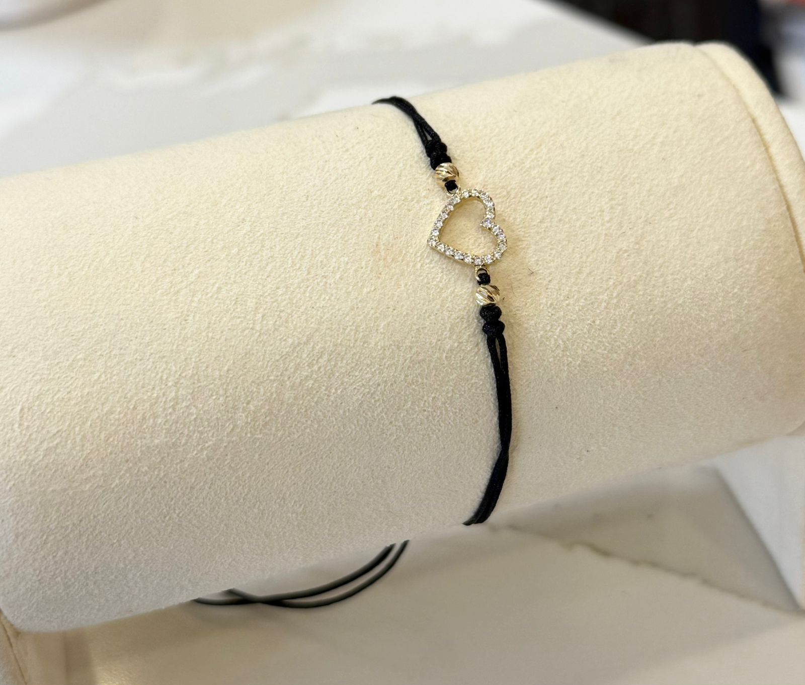 PULSERA CORAZON HILO NEGRO